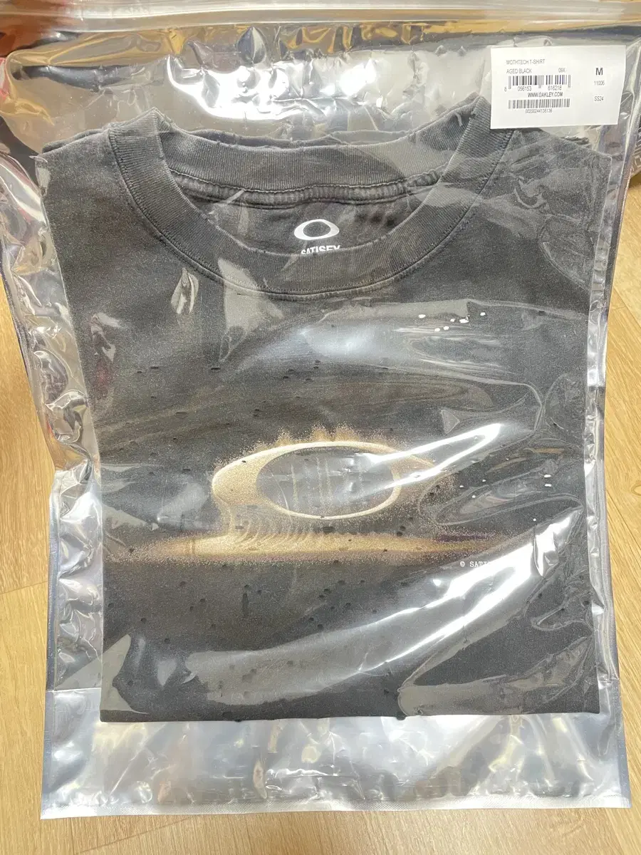 [M]satisfy oakley mothtech t-shirt