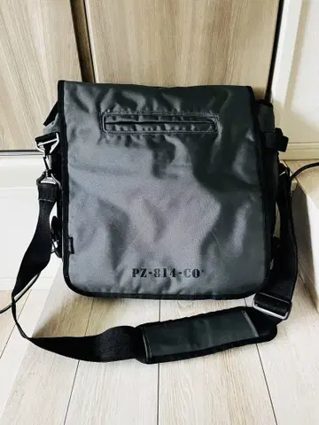 FOURSQUARE PZ-814-CO 블랙 메신저 백