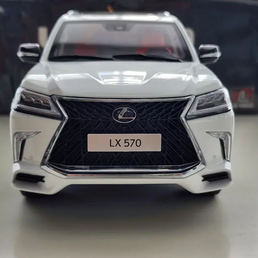 1:18 LCD 렉서스 LX570 SUV 화이트 다이캐스트