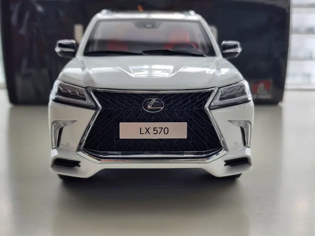 1:18 LCD 렉서스 LX570 SUV 화이트 다이캐스트