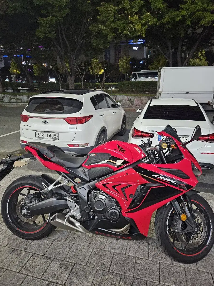 cbr650r 23년식11월출고 1만키로 무사고 무슬립