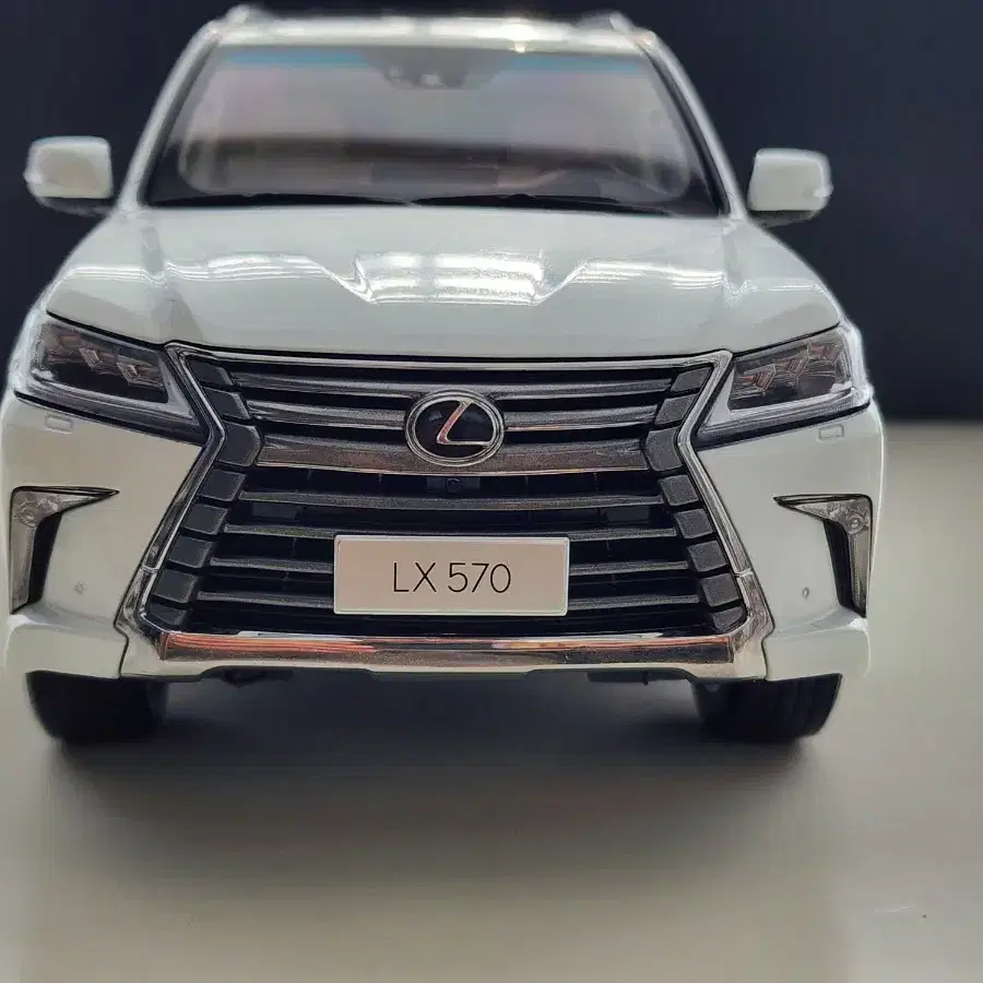 1:18 교쇼 렉서스 LX570 SUV 화이트 다이캐스트