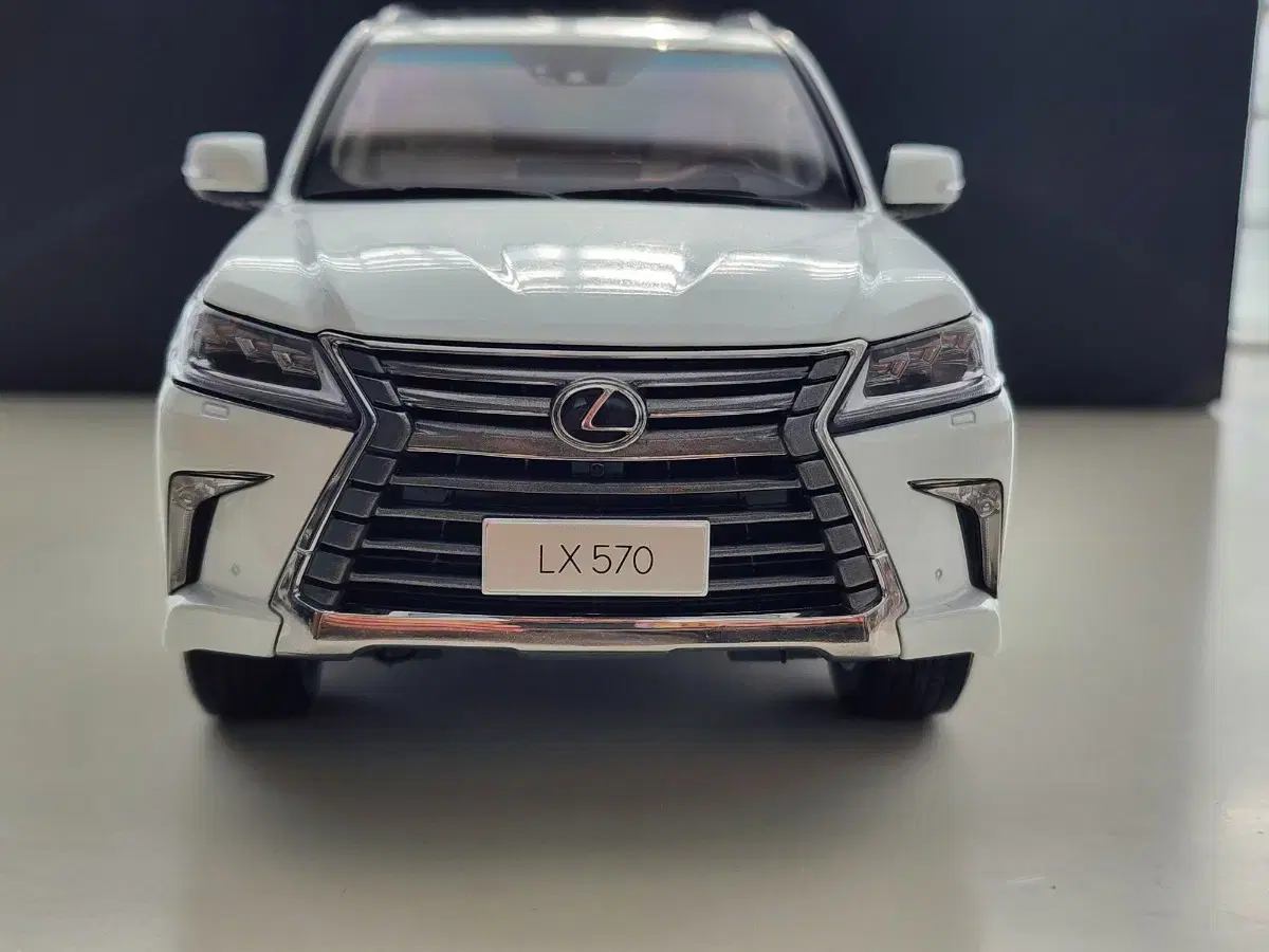 1:18 교쇼 렉서스 LX570 SUV 화이트 다이캐스트