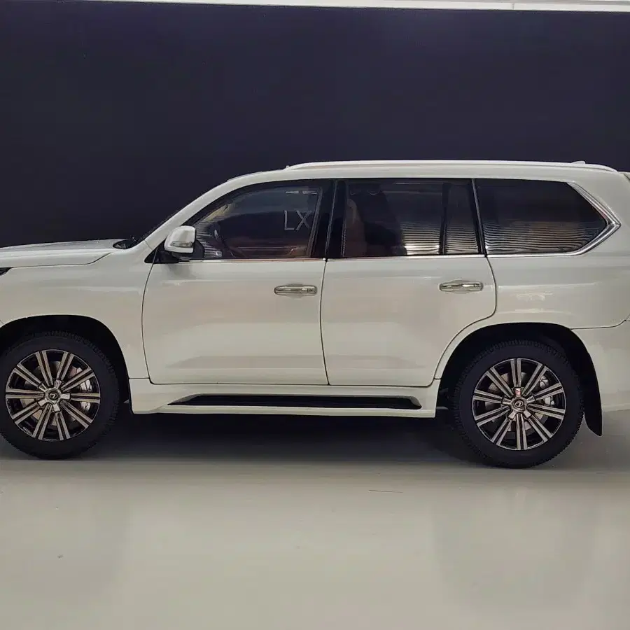 1:18 교쇼 렉서스 LX570 SUV 화이트 다이캐스트