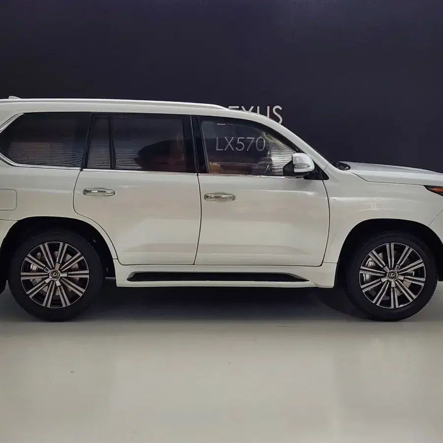 1:18 교쇼 렉서스 LX570 SUV 화이트 다이캐스트