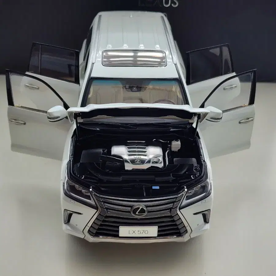 1:18 교쇼 렉서스 LX570 SUV 화이트 다이캐스트