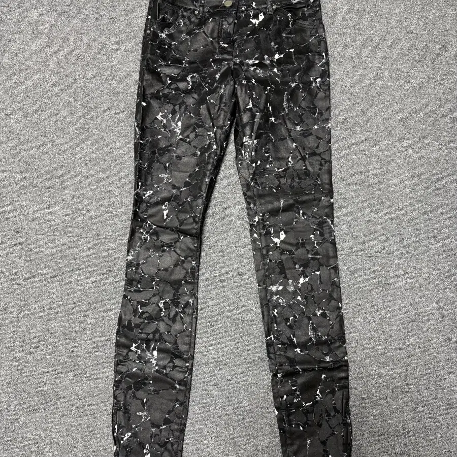 발렌시아가 apos Marble print pants