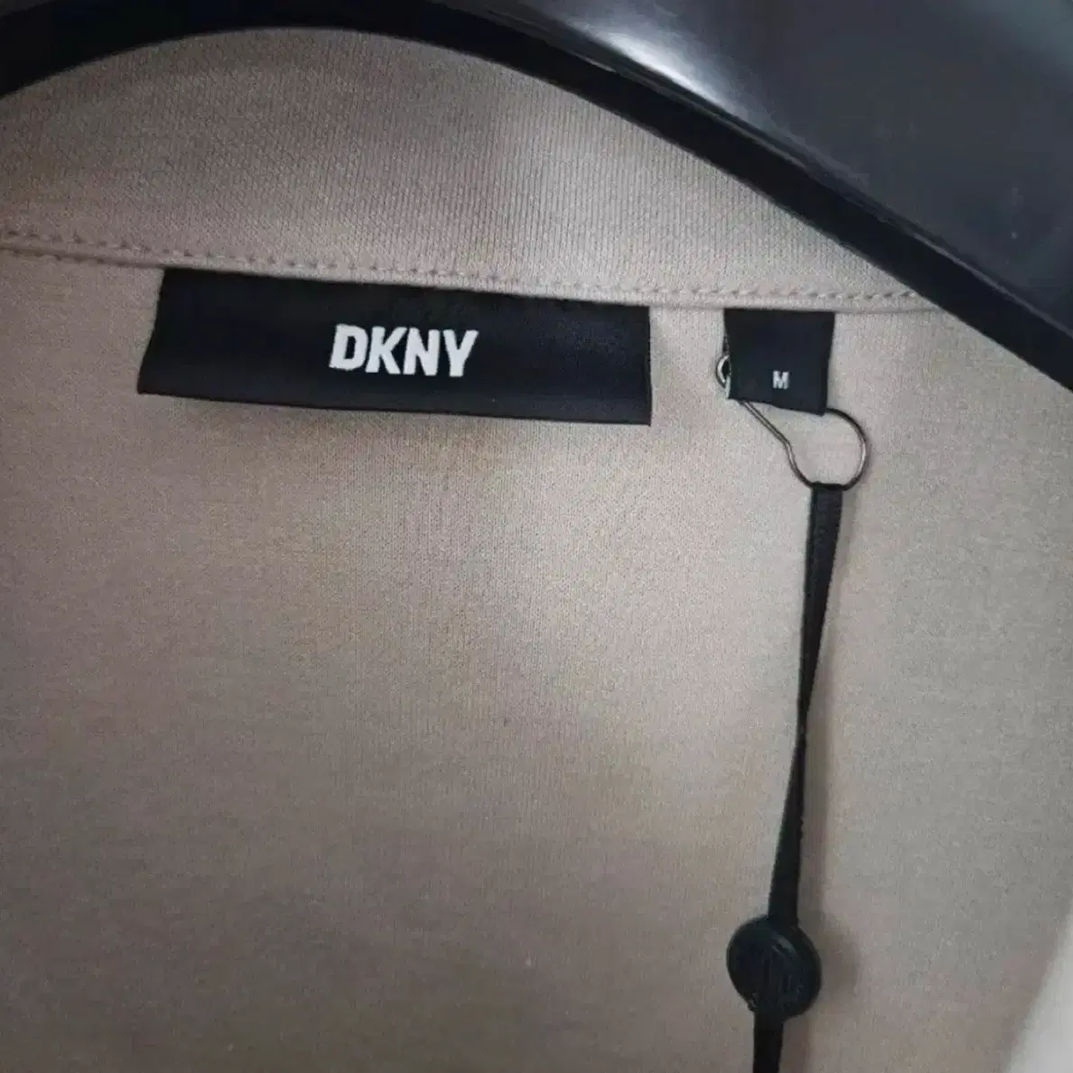 DKNY 긴팔카라티 (택달려있음)