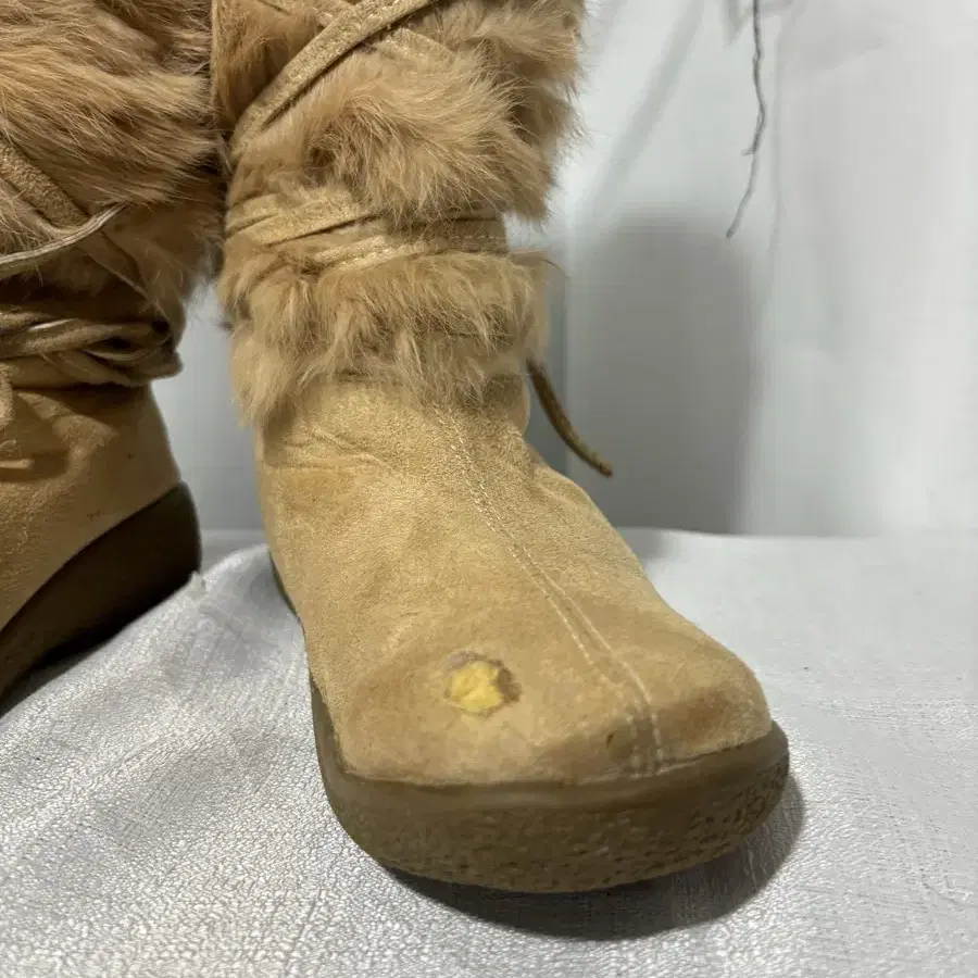 Beige Fur Detail Strap Boots