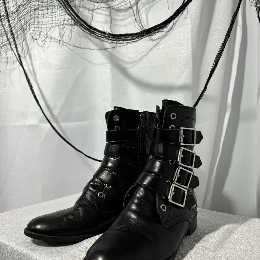 4Belt Detail Stud Punk Leather Boots