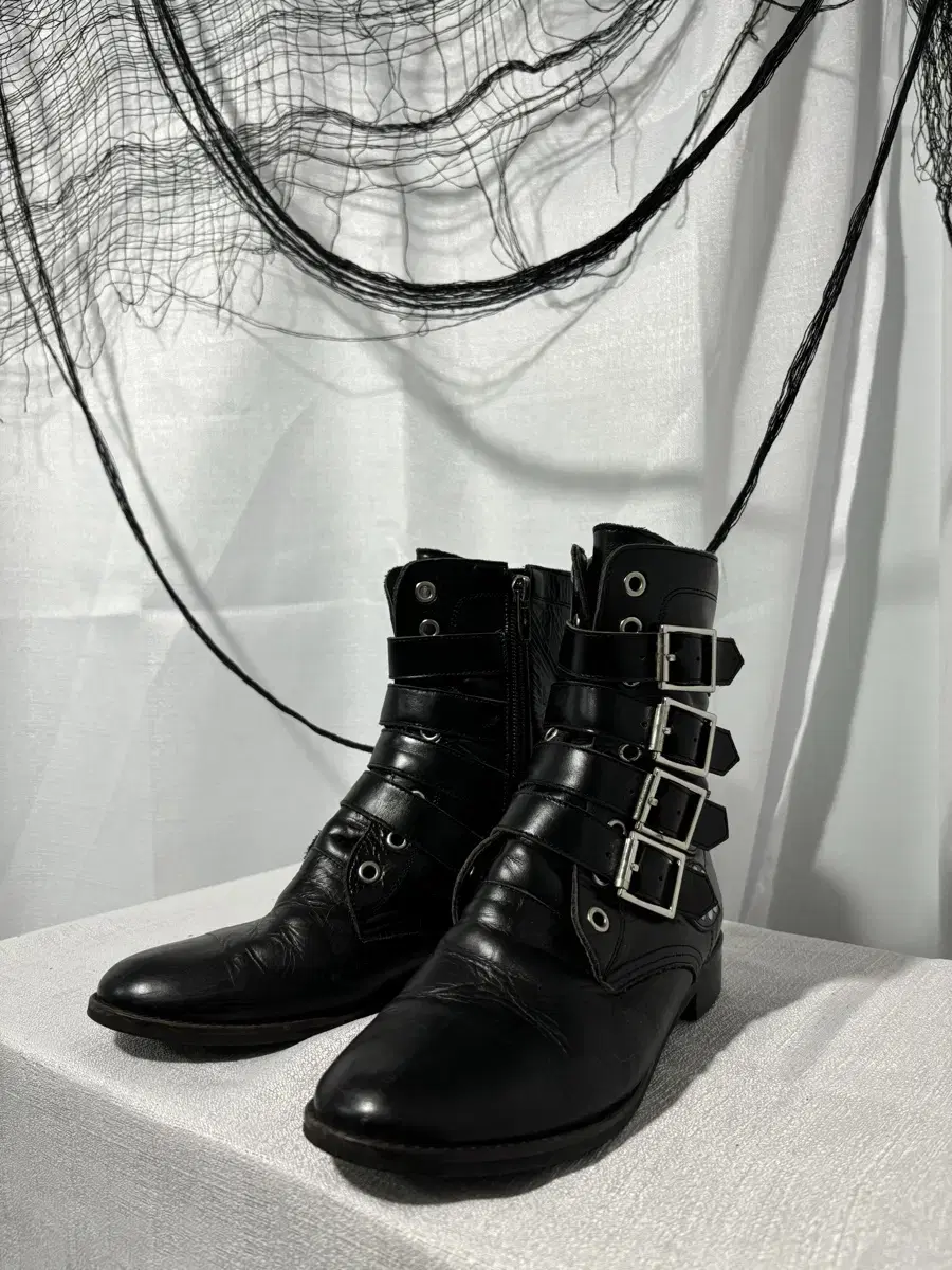 4Belt Detail Stud Punk Leather Boots