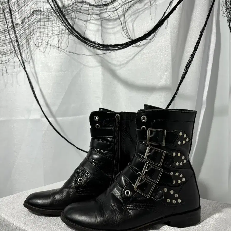 4Belt Detail Stud Punk Leather Boots