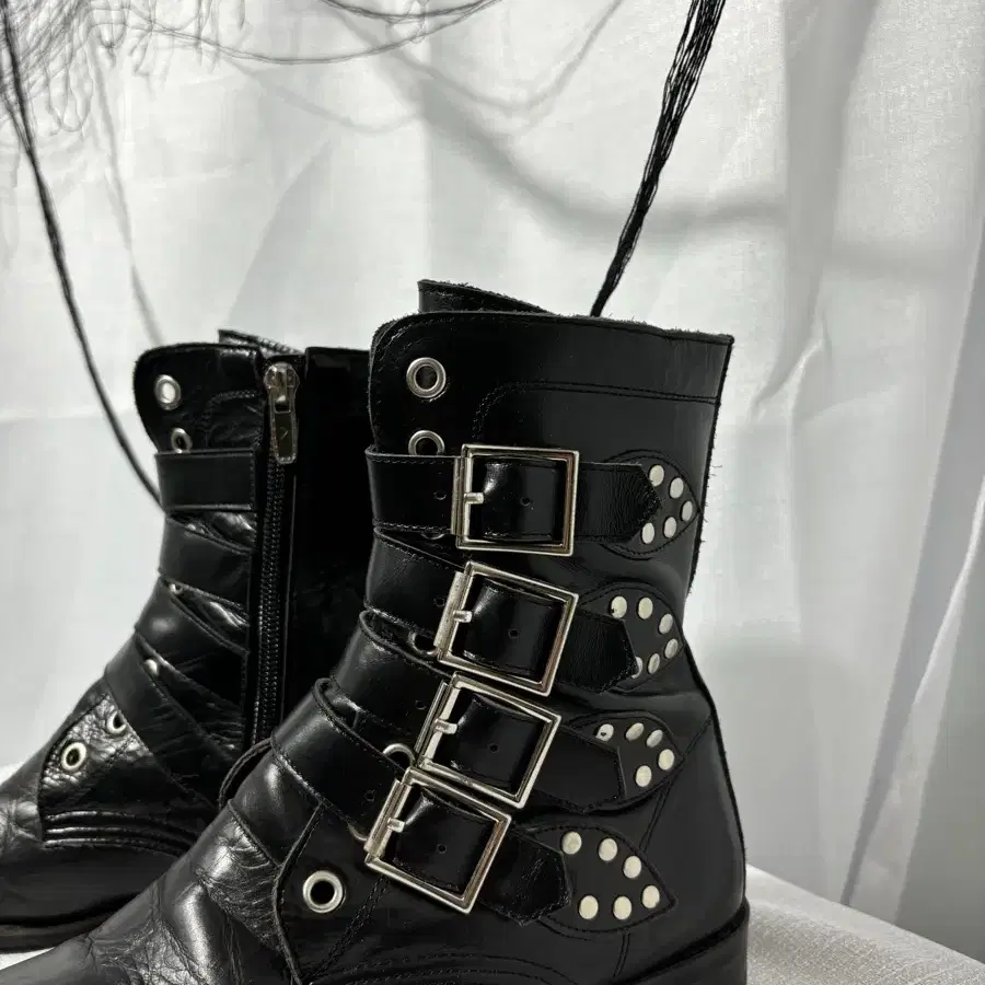 4Belt Detail Stud Punk Leather Boots