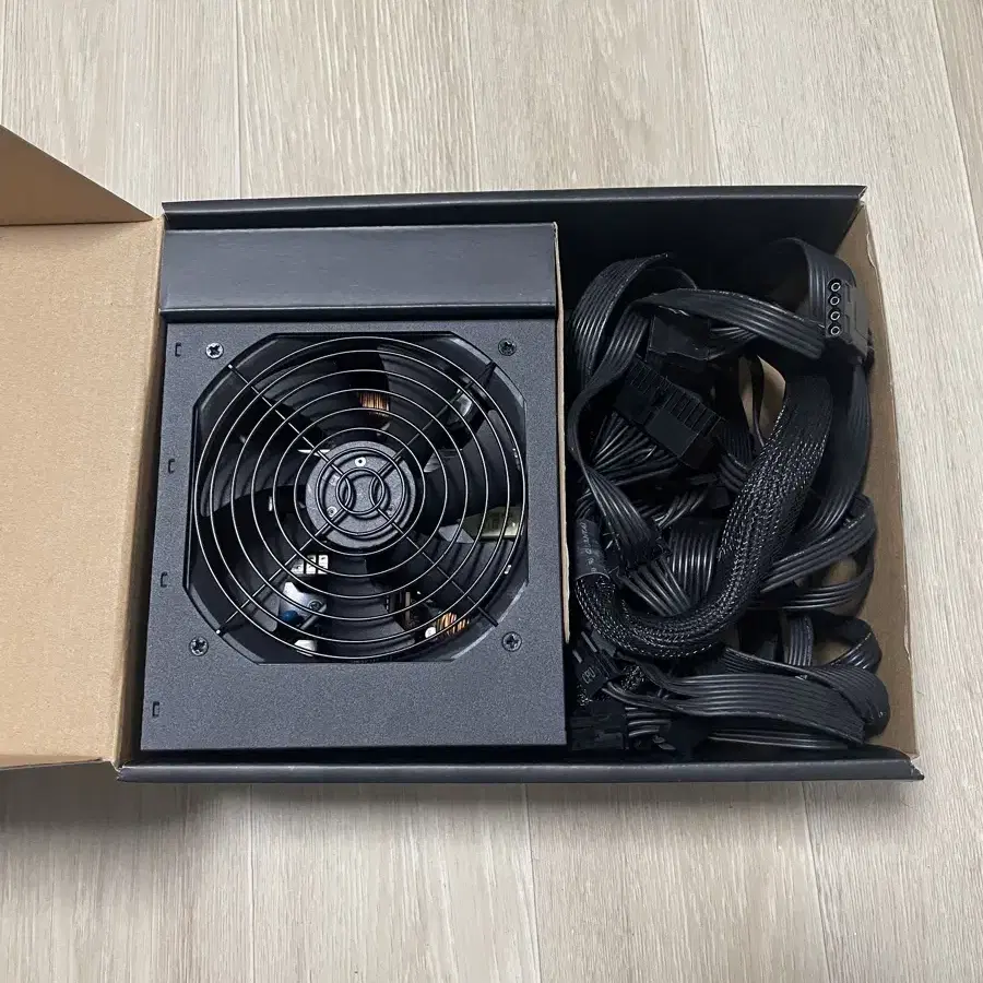 FSP 컴퓨터 파워 700W 팝니다