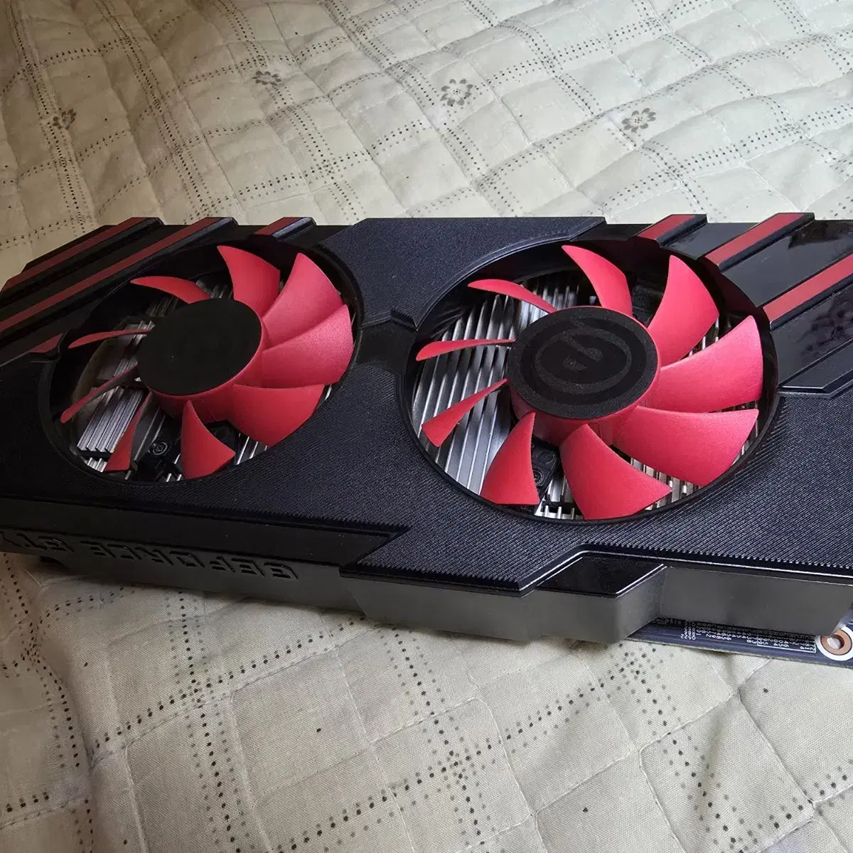 이엠텍 HV 지포스 GTX750 팝니다.