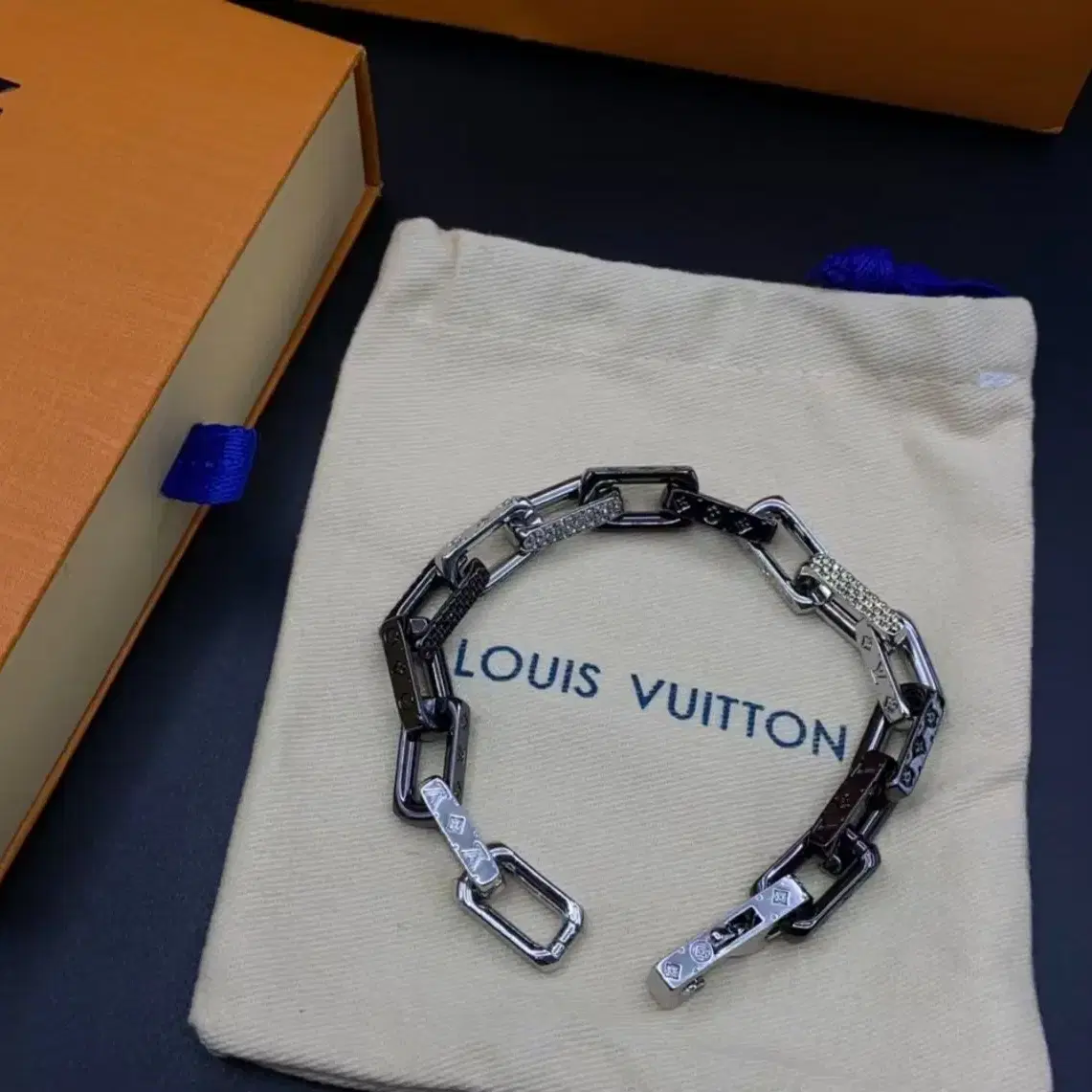 LOUIS VUITTON 루이비통 클래식 팔찌 남성