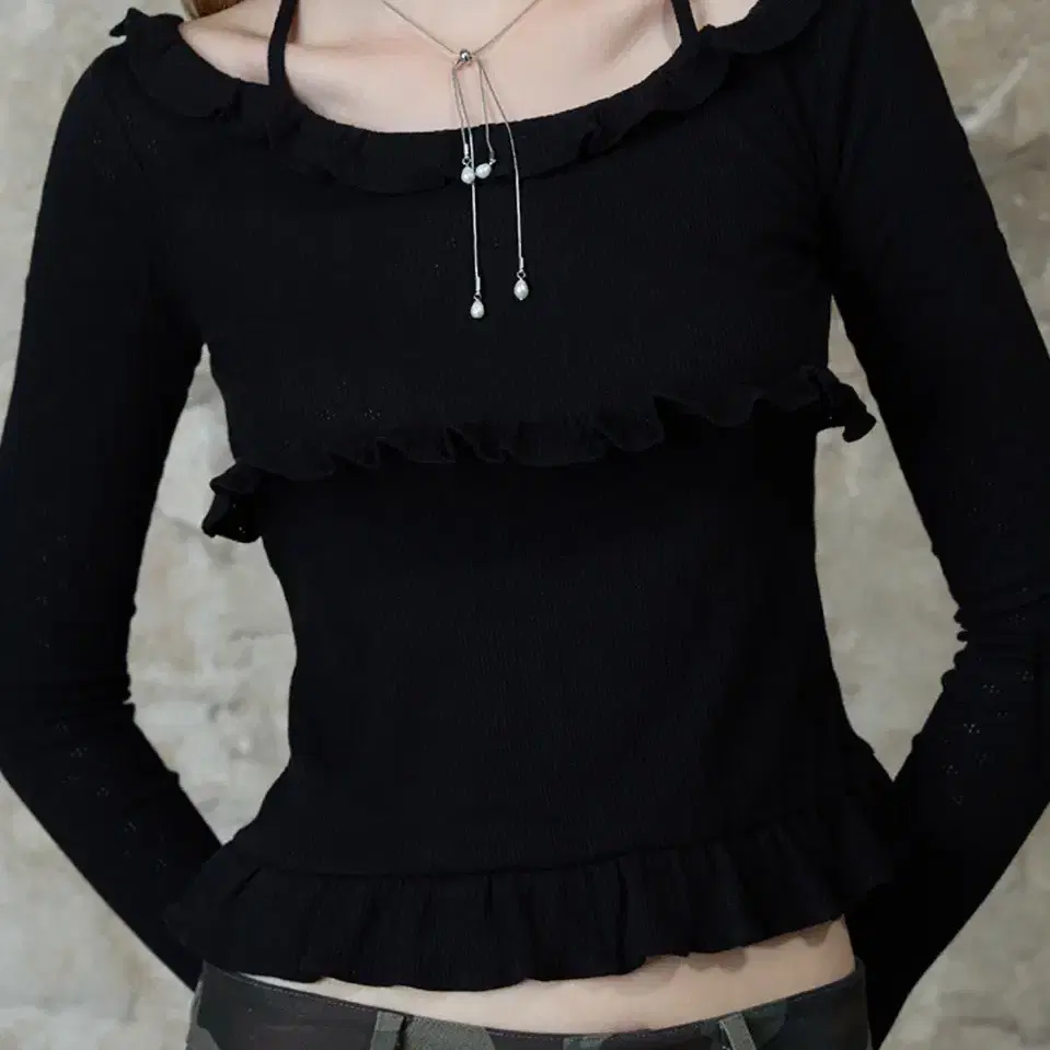 라티젠 홀터 슬리브 L13 FRILL HALTER SLEEVE(BLACK