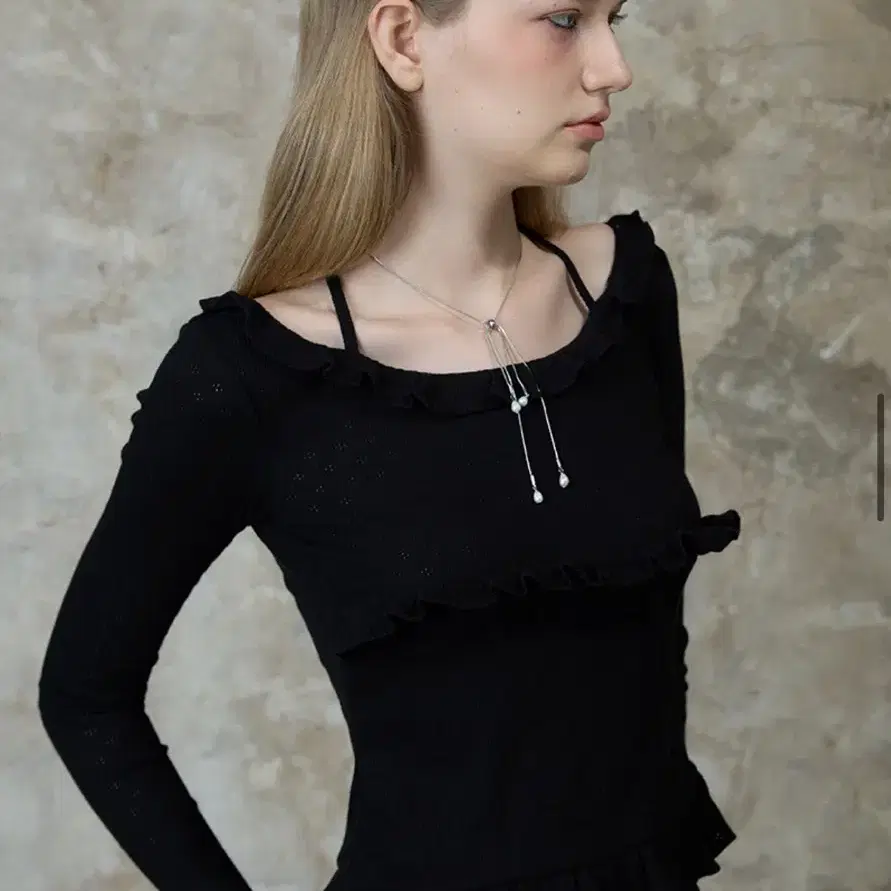 라티젠 홀터 슬리브 L13 FRILL HALTER SLEEVE(BLACK