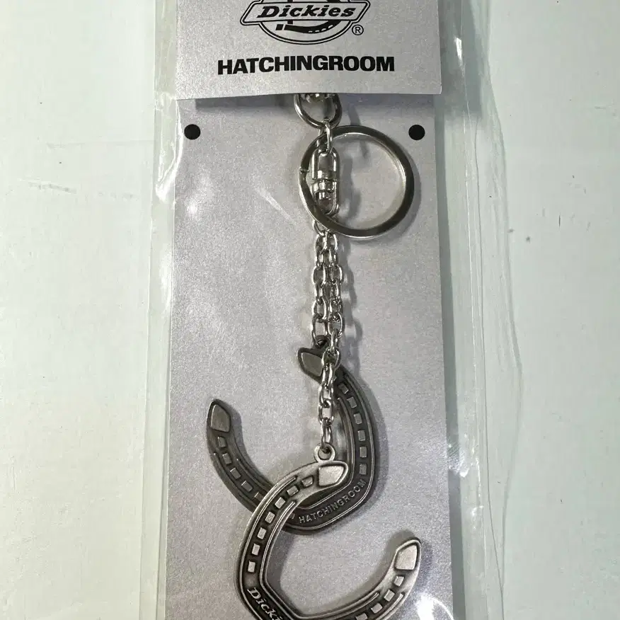 해칭룸X디키즈 Double horse shoes keyring