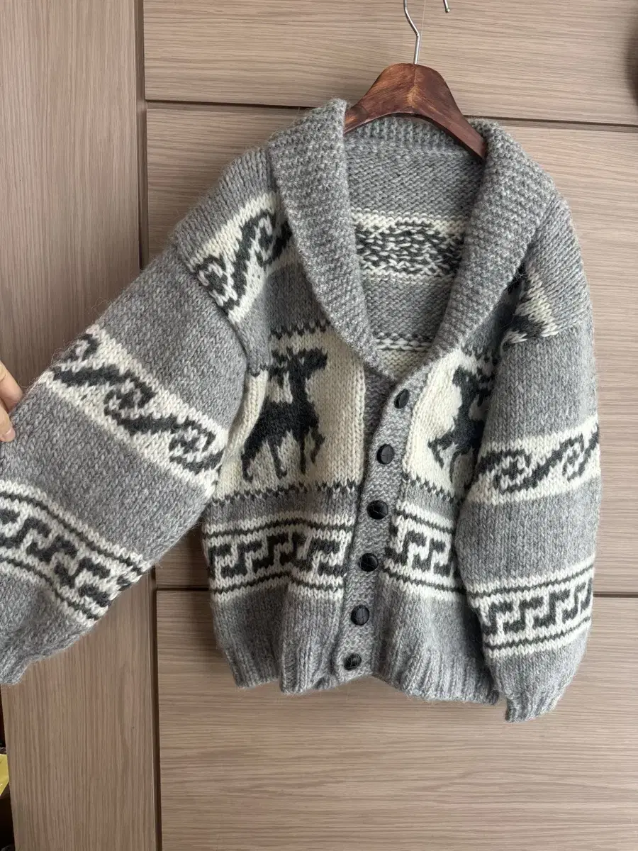 DeerPatternCowichanWoolCardigans VintageCowichanWoolKnit