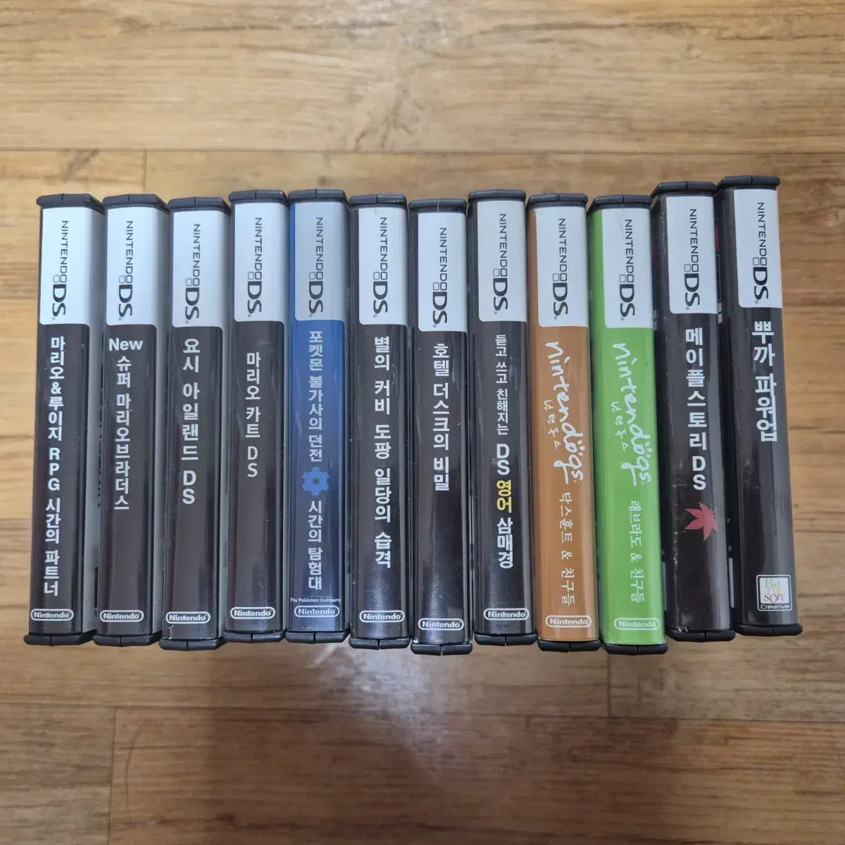 닌텐도 DS lite 2대 + 칩 9개 + 충전기 2개 + 박스 1개