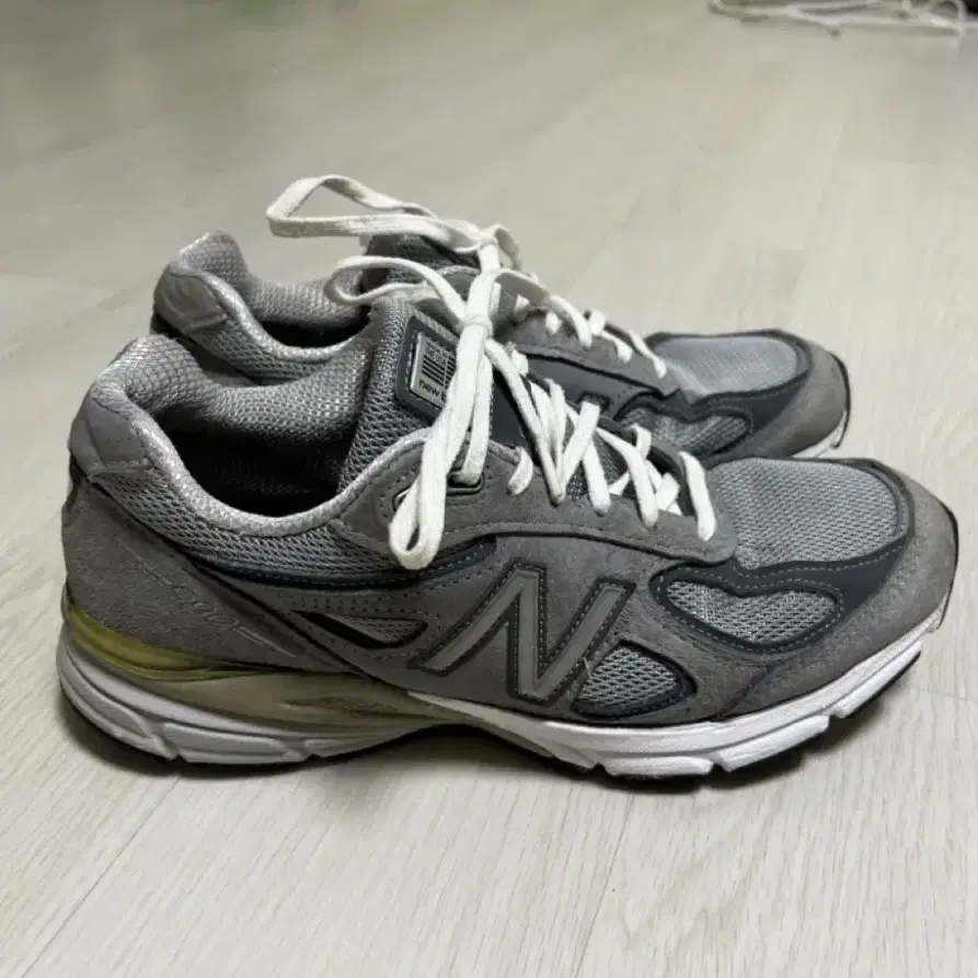 뉴발란스 990v4