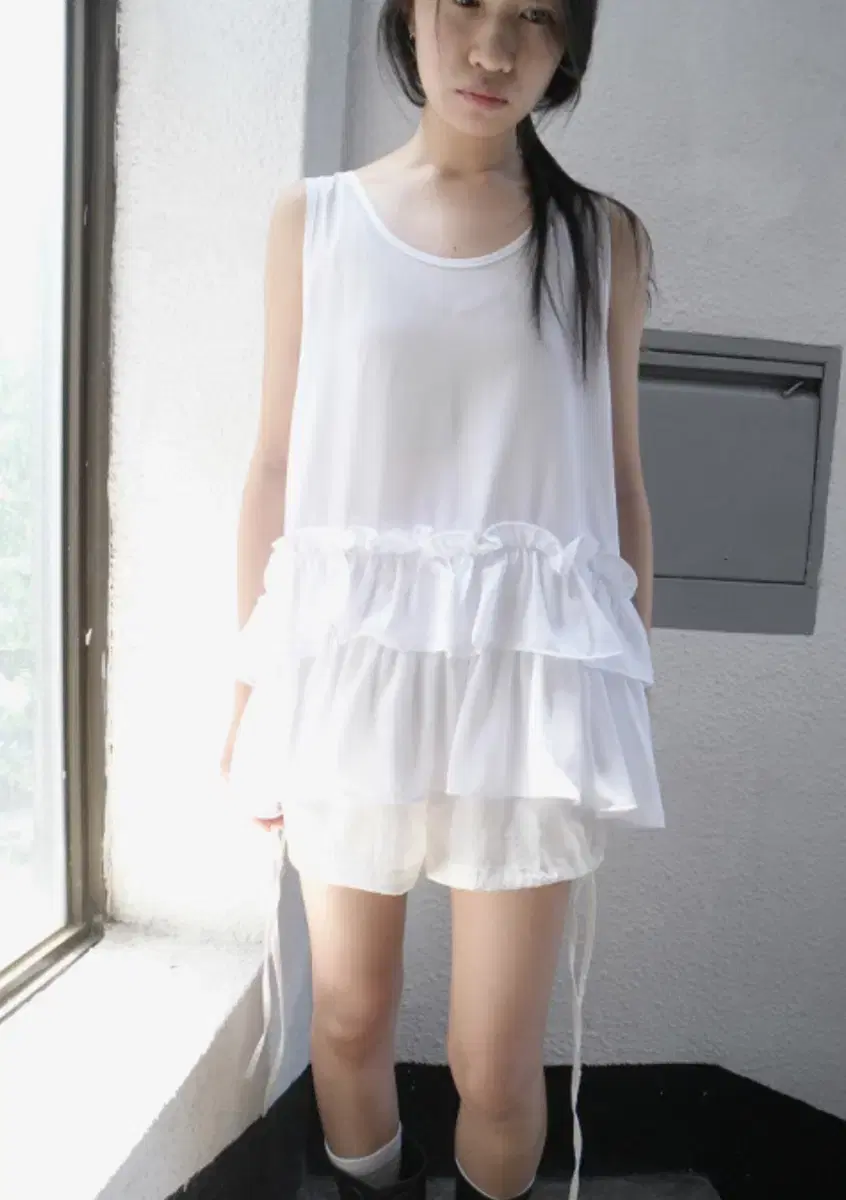 애프터먼데이 low frill sheer blouse white