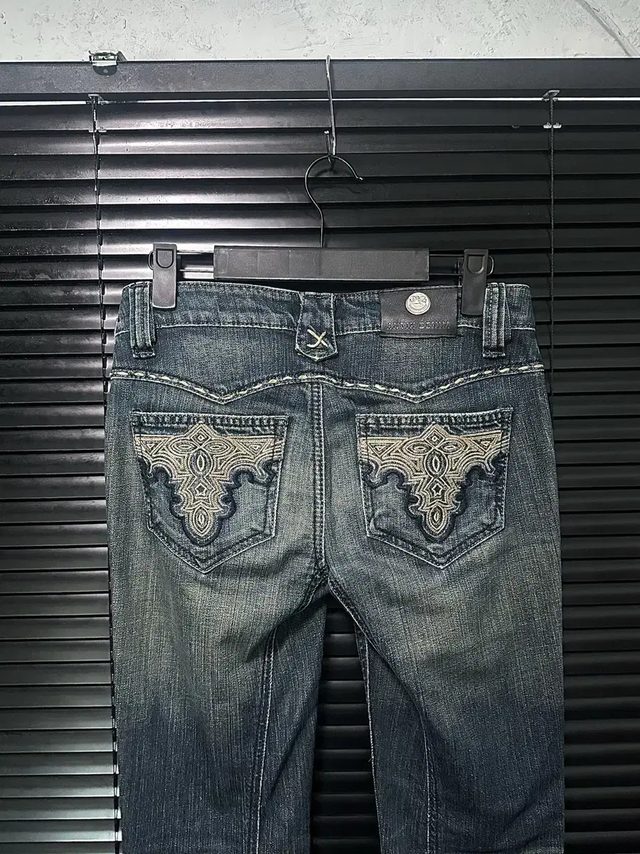 ANTIK DENIM 에스닉 자수 워싱 데님 부츠컷 팬츠 나팔 바지 25