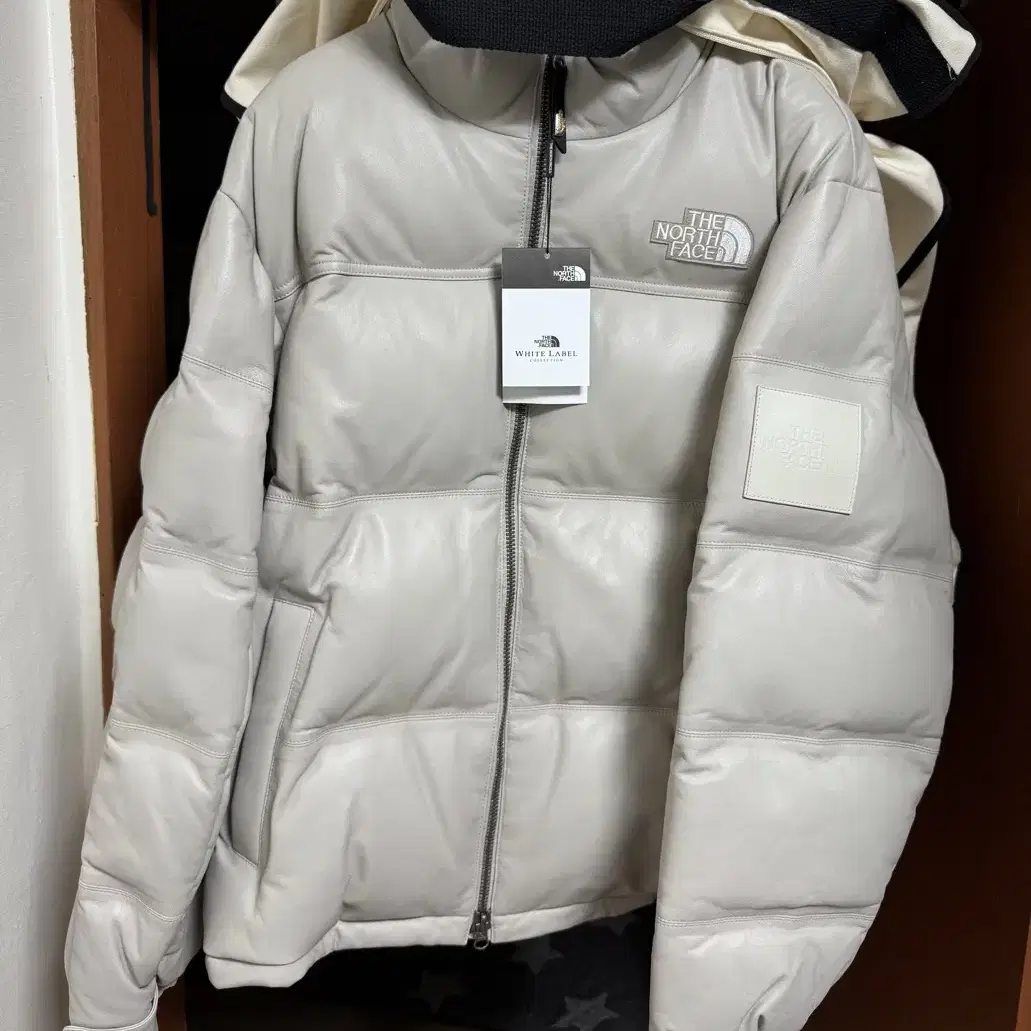 노스페이스 LEATHER NUPTSE DOWN JACKET 100사이즈