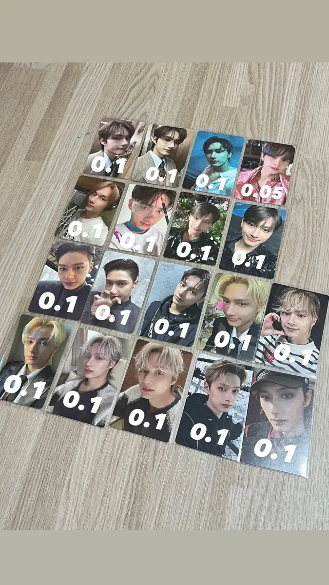 Sells Seventeen photo cards (jun, hoshi, wonwoo, woozi)