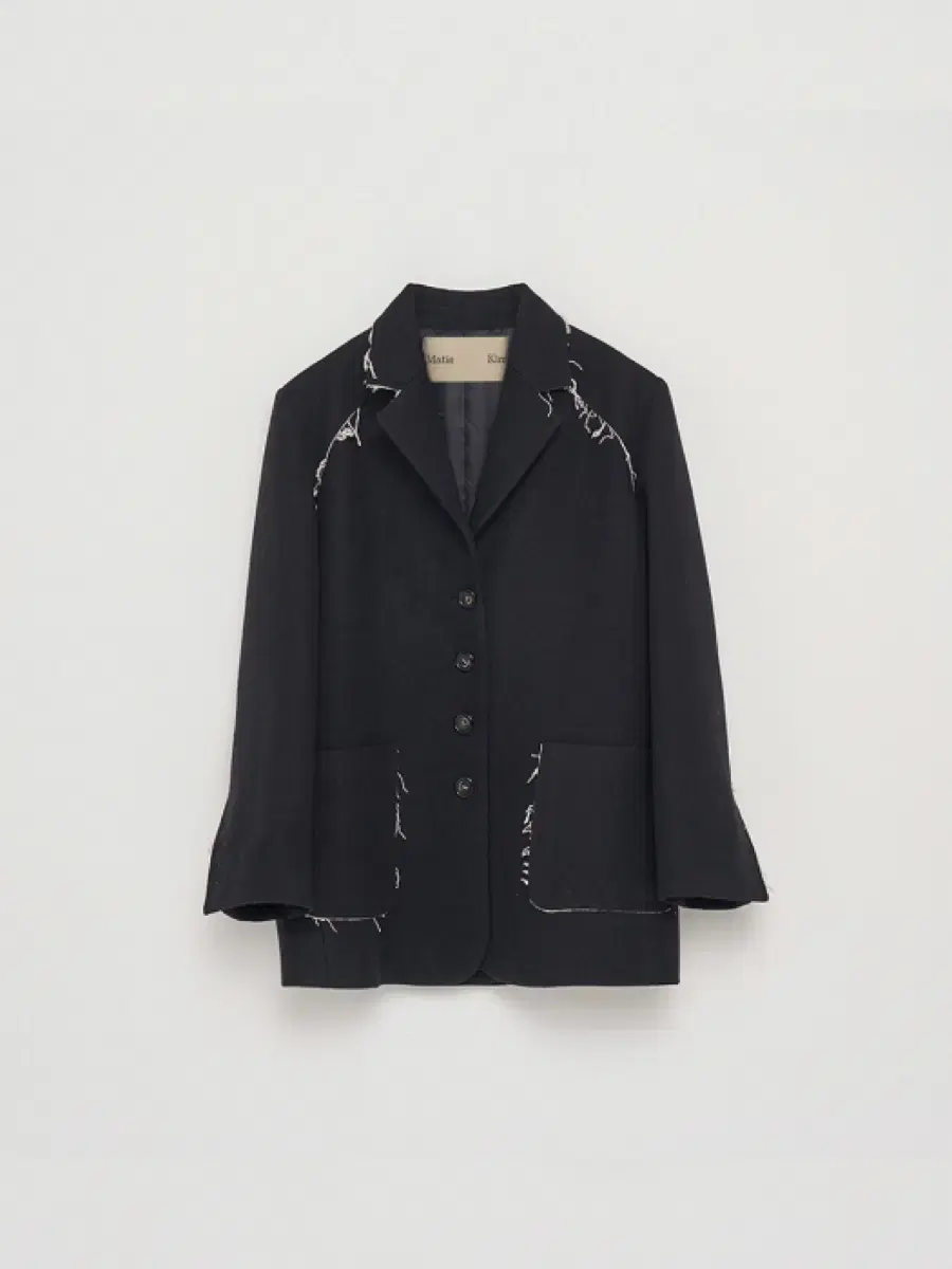 마뗑킴 RAW CUTTING COAT JACKET IN BLACK