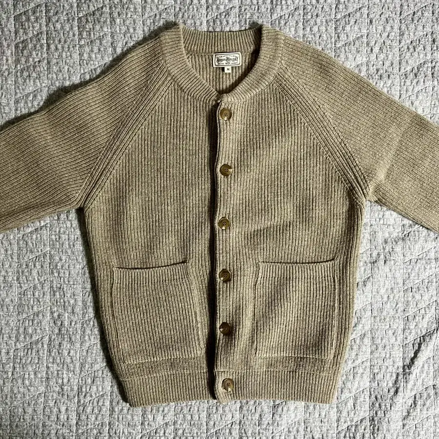 부기홀리데이 가디건 LAMBSWOOL ROUND NECK CARDIGAN