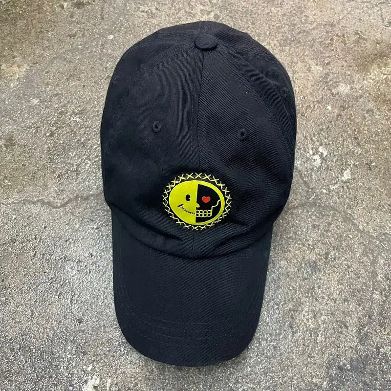 드메베타]DEMEBETA SMILE LOGO CAP