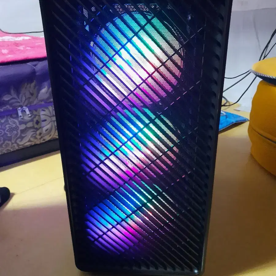 컴퓨터본체 i7 4790k ssd250g 28램 ,gtx980ti 6G팜