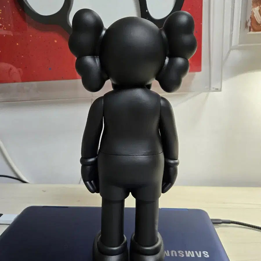 카우스 KAWS 컴패니언 블랙 피규어