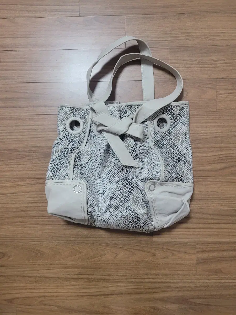 스타일리쉬한 가방 KOOBA BAG