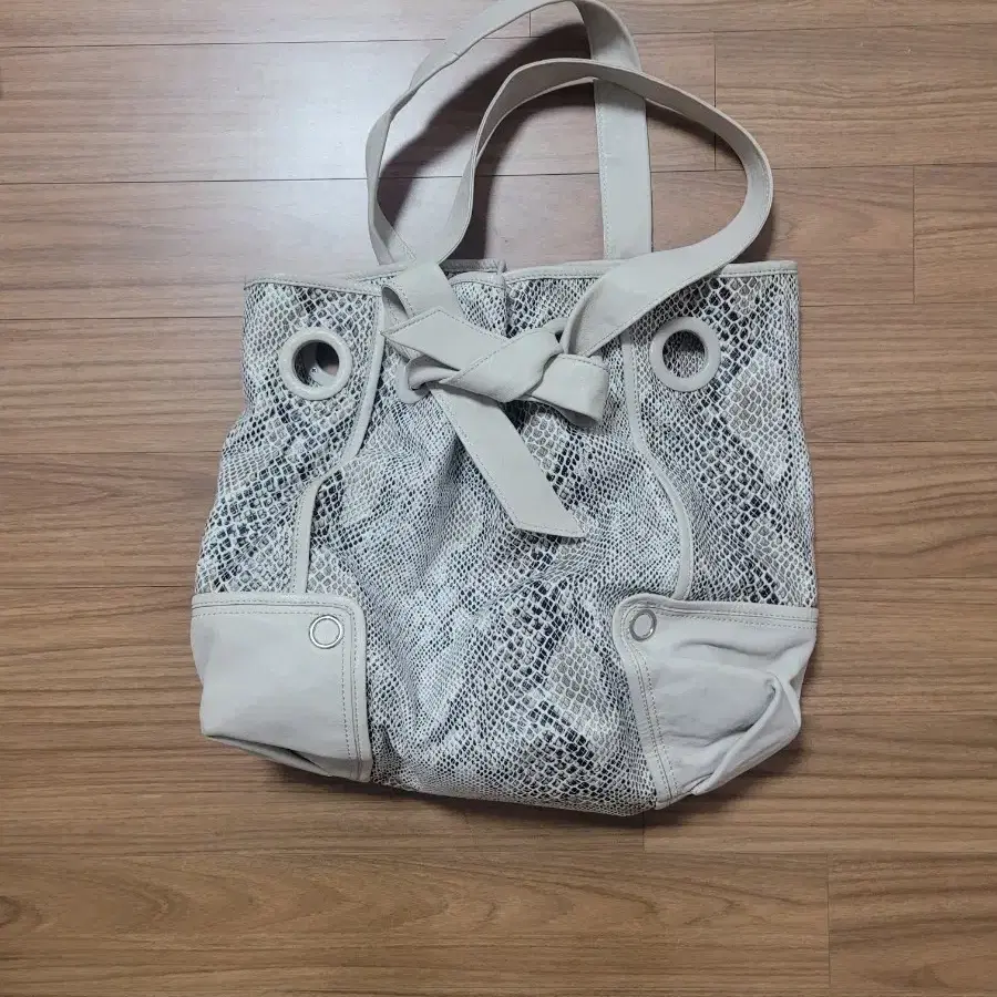 스타일리쉬한 가방 KOOBA BAG