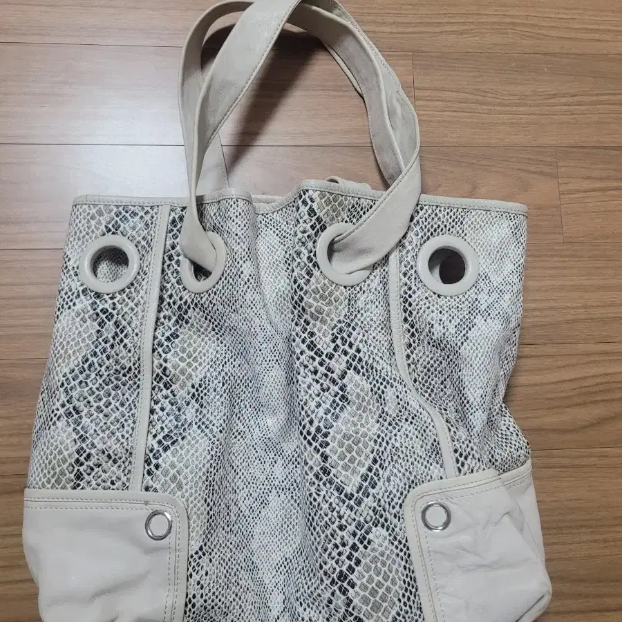 스타일리쉬한 가방 KOOBA BAG