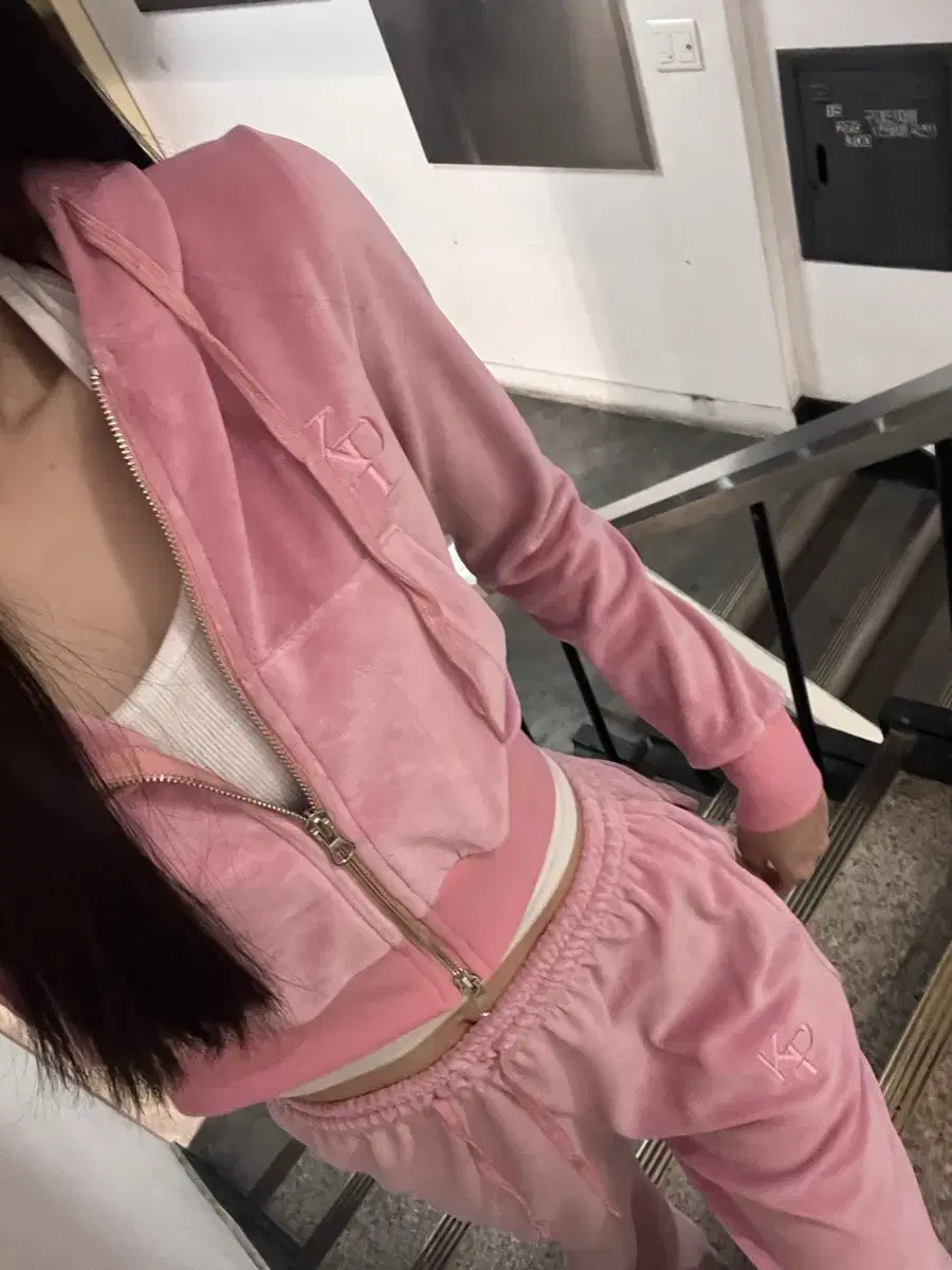 [2 wears] Khaki Point Velvet Training Set Pink