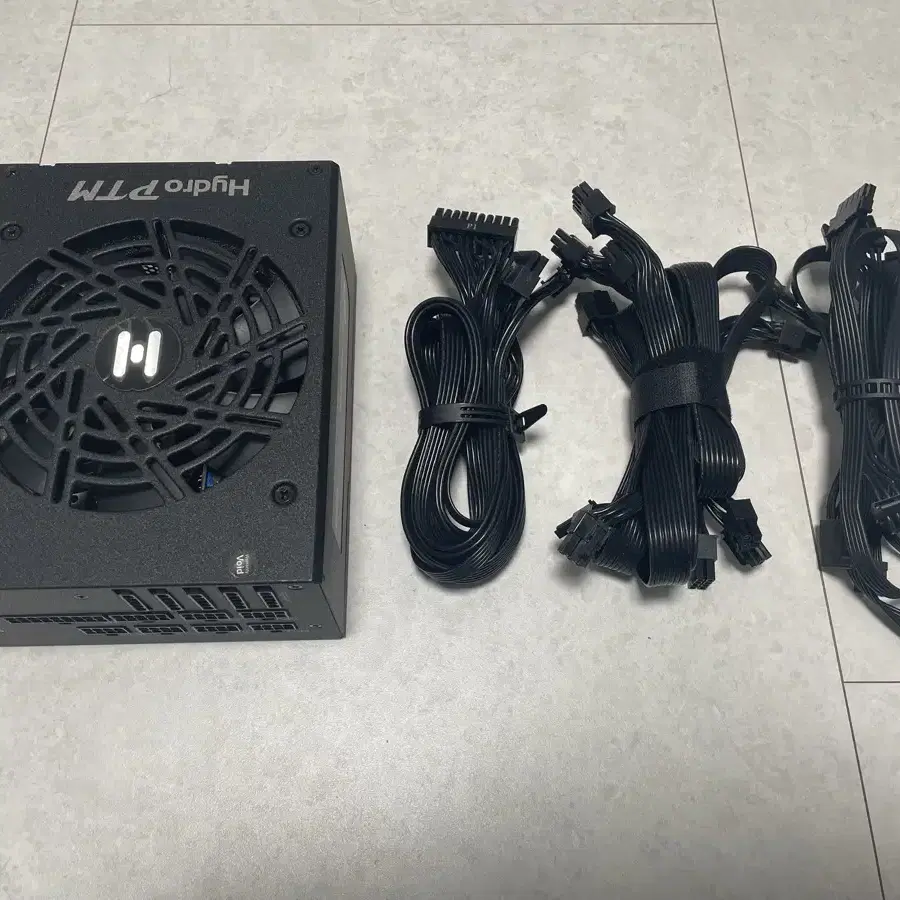 FSP HYDRO PRO 1000W 플래티넘 풀모듈러 파워