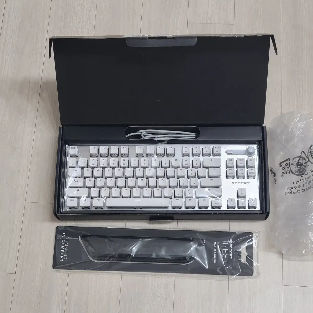 로캣 벌칸 텐키리스 프로 Vulcan TKL Pro 컴팩트 게이밍 키보드