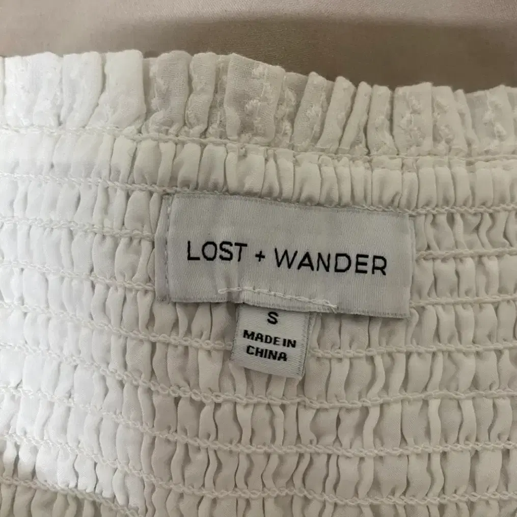 LostWander 화이트 블라우스