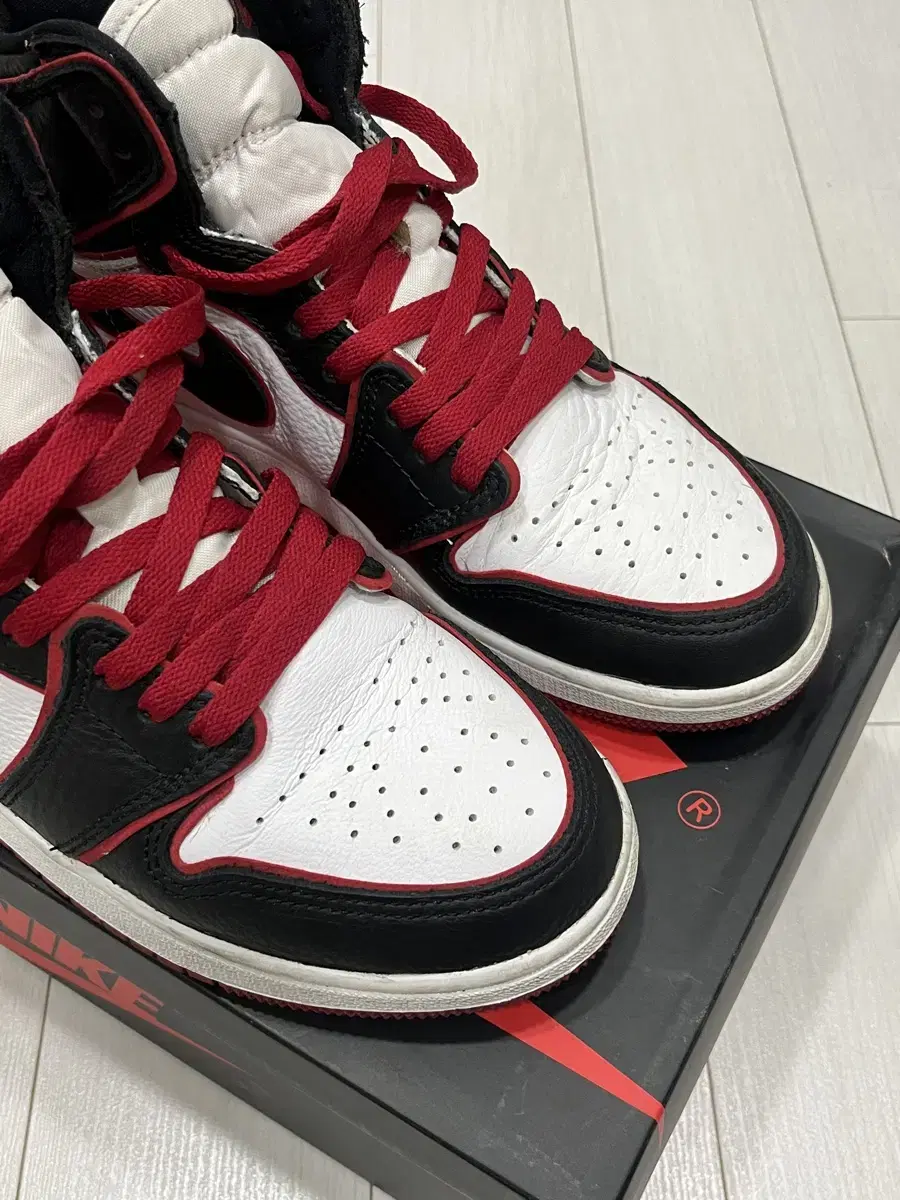 Air Jordan 1 에어 조던1 레트로 블러드라인