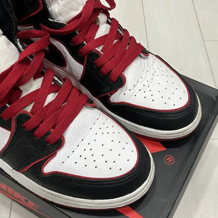 Air Jordan 1 에어 조던1 레트로 블러드라인