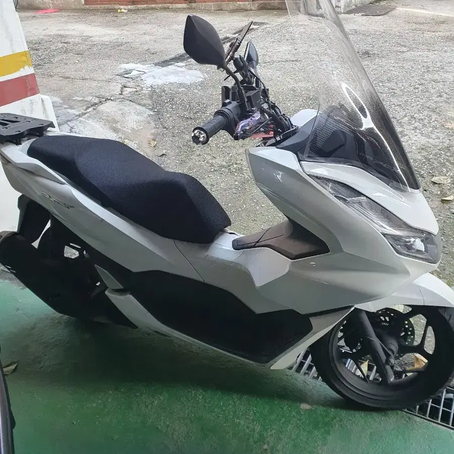 22년식 pcx125 팝니다 38xxxkm