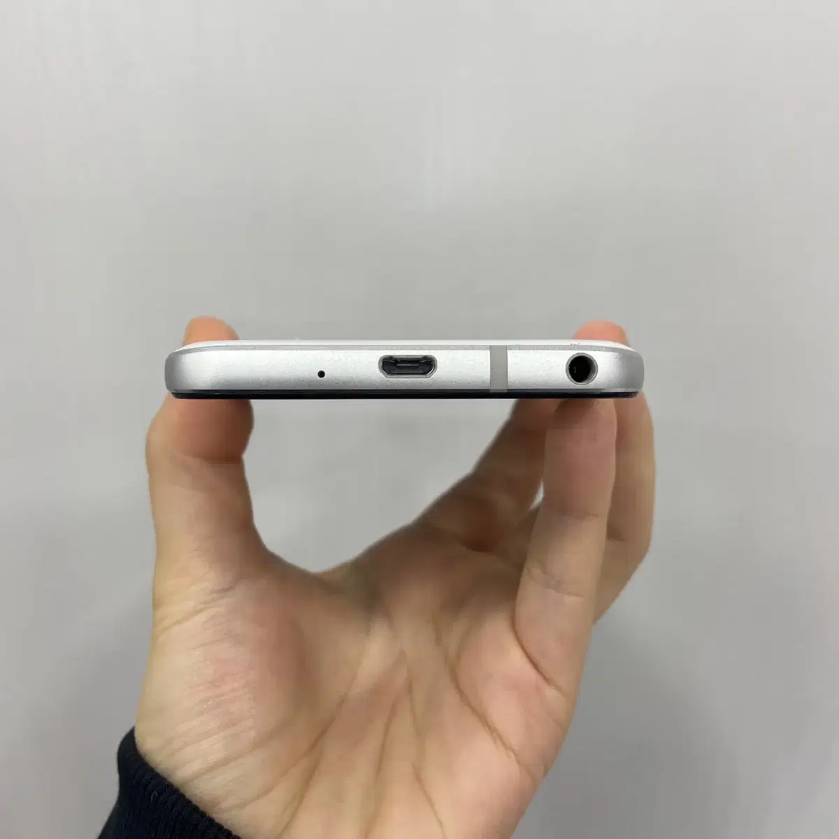 Q6 화이트 32GB 부산 중고폰 팝니다 02961