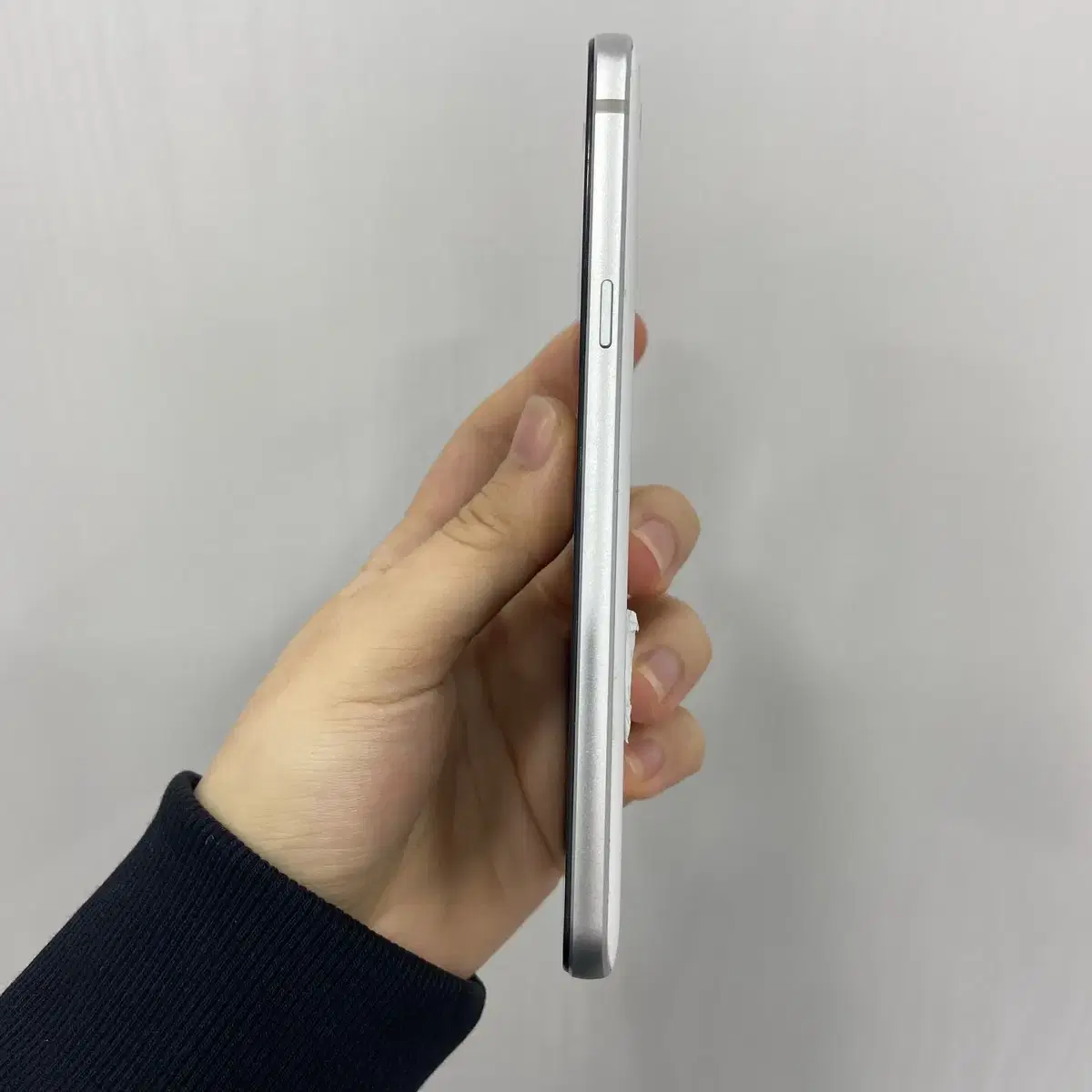 Q6 화이트 32GB 부산 중고폰 팝니다 02961