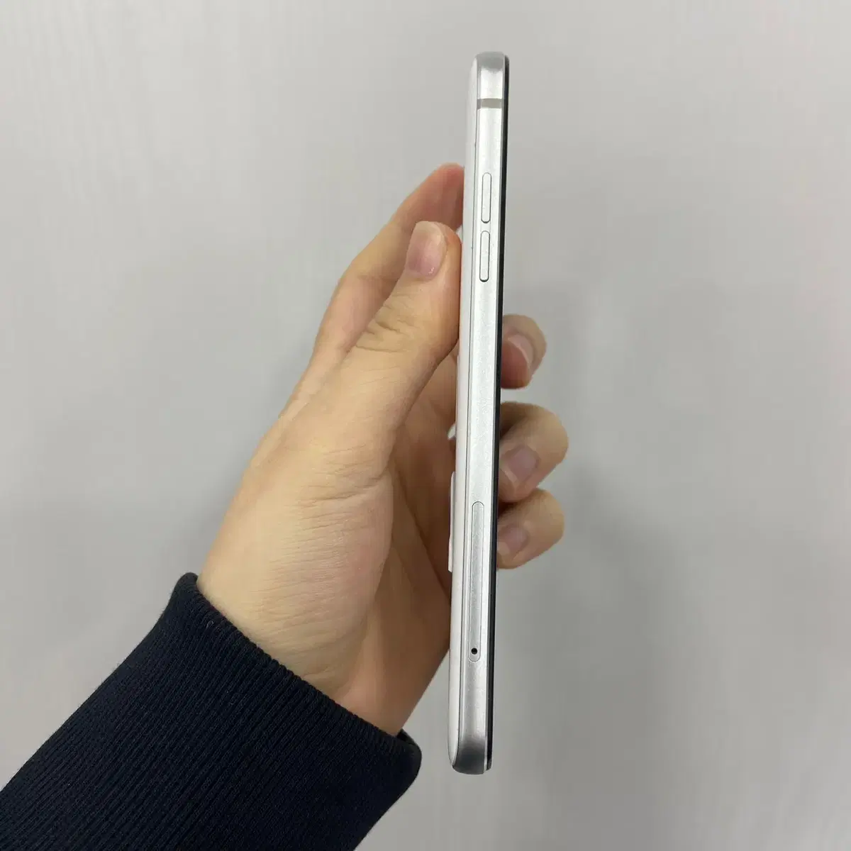 Q6 화이트 32GB 부산 중고폰 팝니다 02961