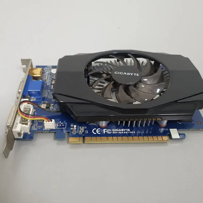 [Free Shipping] Used GIGABYTE GT430 Graphics Card 1GB