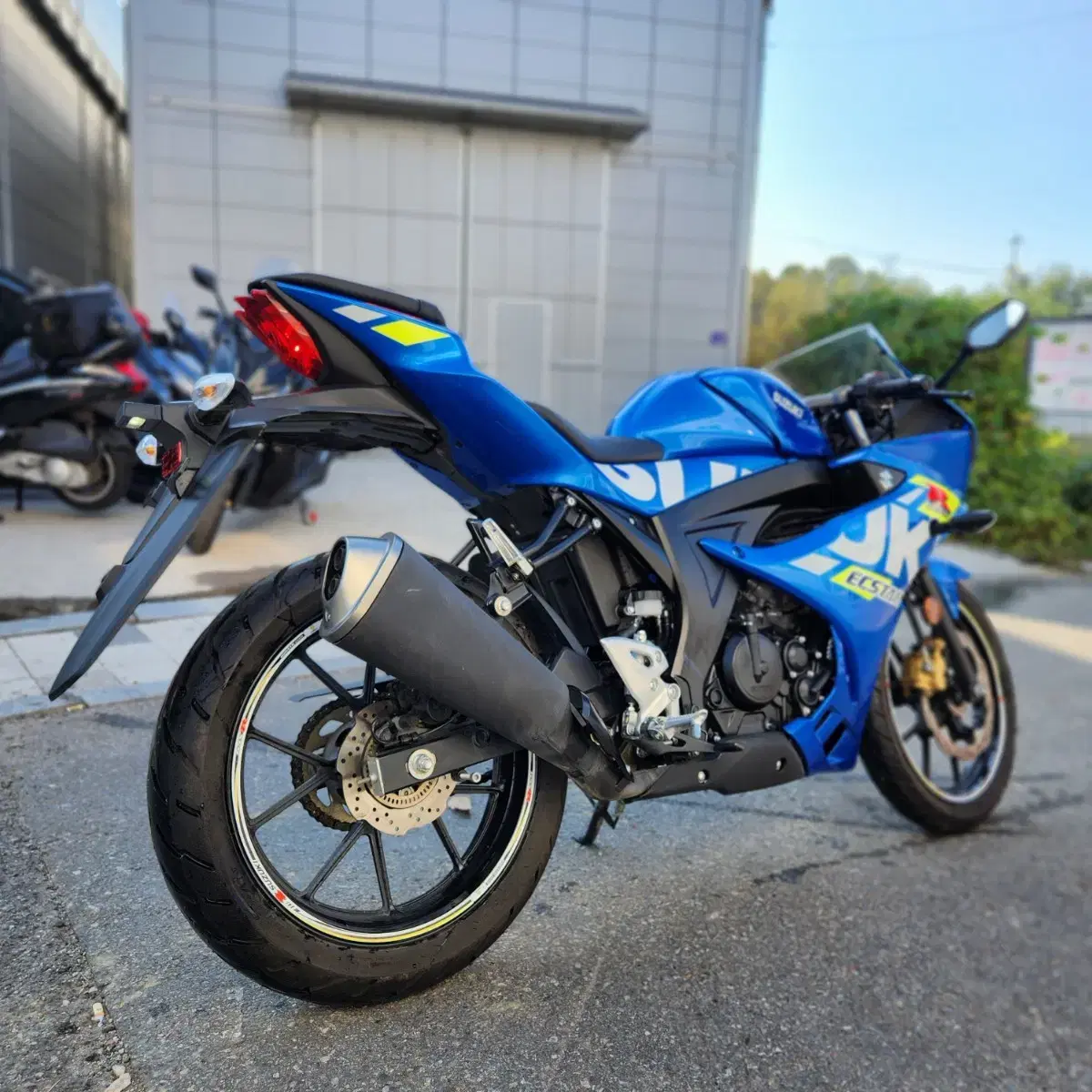 연말특가/gsxr125 24년형 3천키로 신차급,깔끔한외관